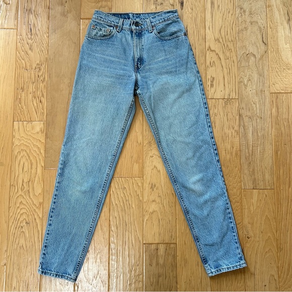 Vintage Levi’s 550 Relaxed Fit Tapered Leg USA 100% Cotton Blue Lt Wash 6 or 26 - Picture 1 of 10